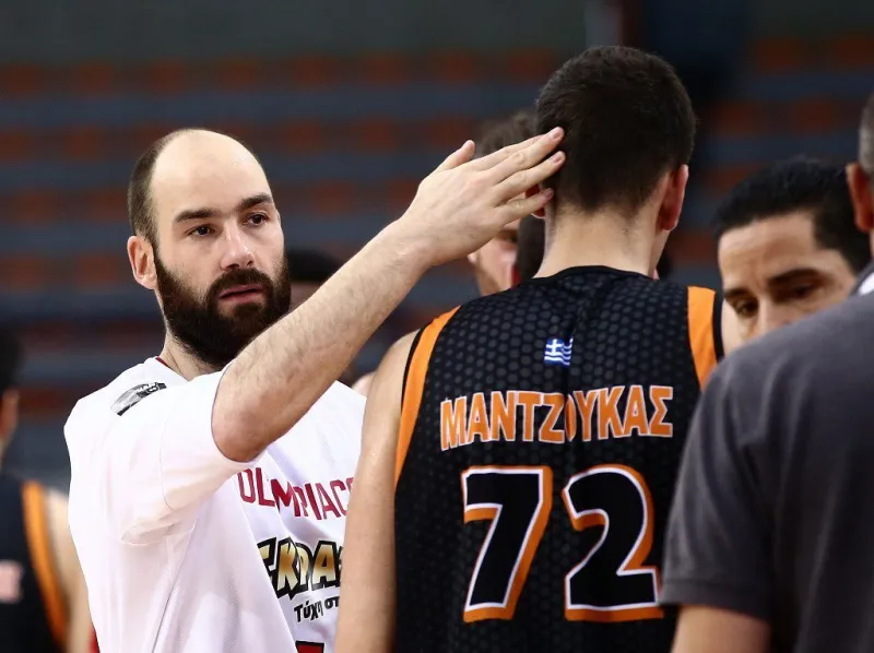 Ενα παιδί μετράει τα άστρα της Basket League