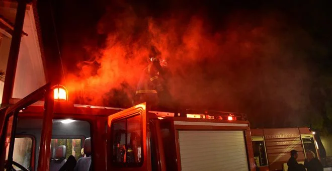 Κρατούμενοι μετανάστες έβαλαν φωτιά στη Διεύθυνση Αλλοδαπών