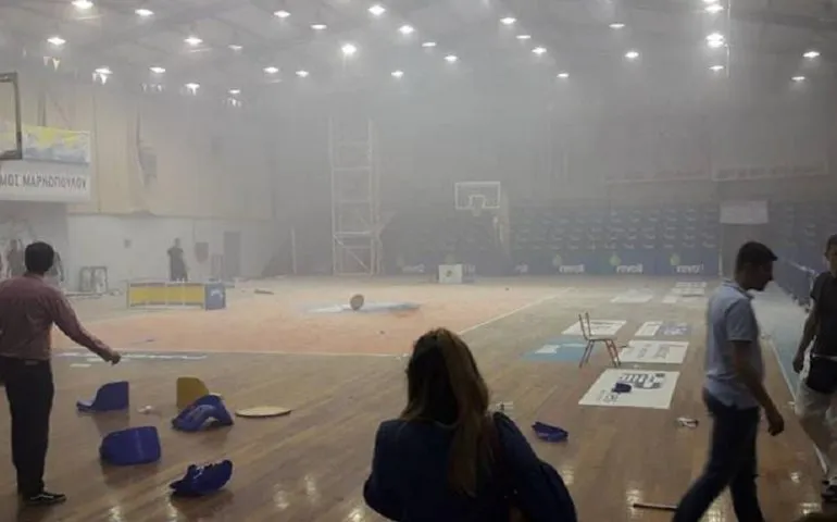 Απίστευτα επεισόδια στο Μαρκόπουλο σε παιχνίδι ΕΣΚΑ (pics, vid)