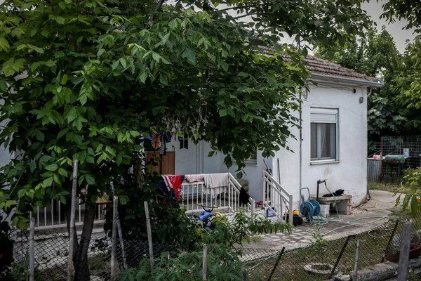 Tρίκαλα: Δολοφόνησε τη σύζυγό του μπροστά στα παιδιά τους