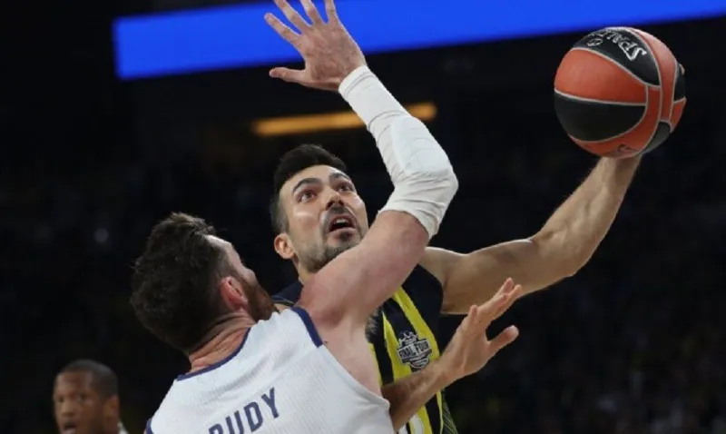 Σλούκας και Βέσελι στην κορυφή του Top 10 του Final Four (vid)