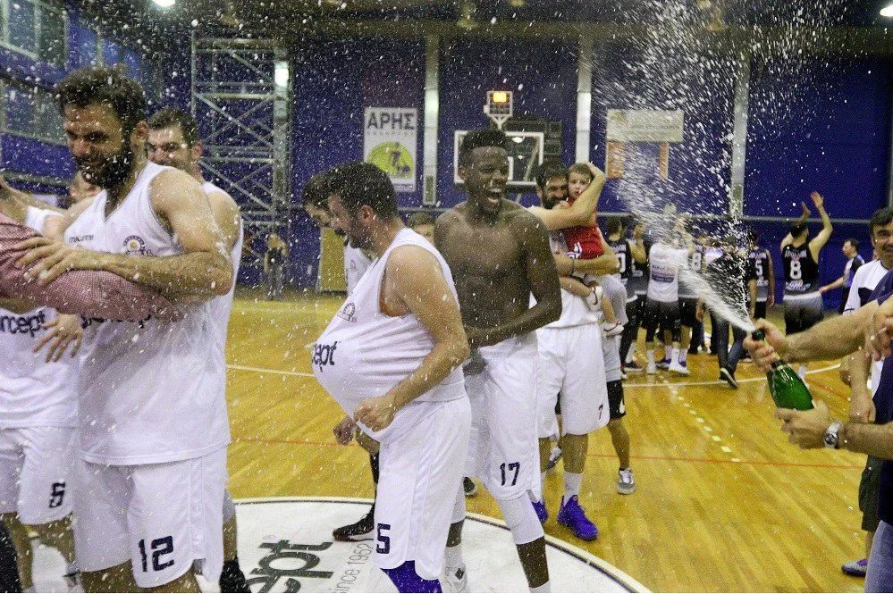 Ο Χολαργός ζει τη στιγμή του