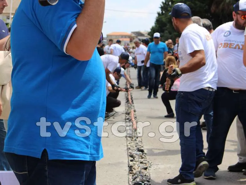 Σουβλάκι για... βιβλίο Γκίνες στη Λιβαδειά! (pics)