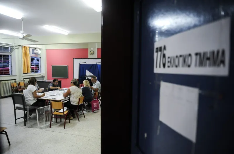 Νέα δημοσκόπηση: Στο 8,2% μειώθηκε η διαφορά ΝΔ - ΣΥΡΙΖΑ