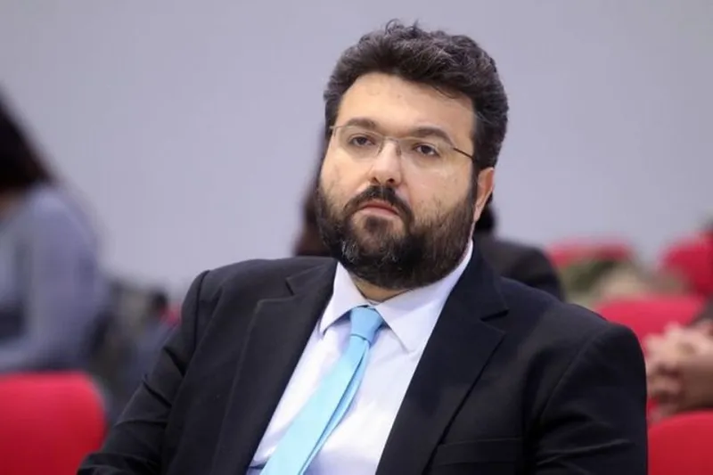 Ο Βασιλειάδης συνεχίζει τις επαφές για την αναδιάρθρωση