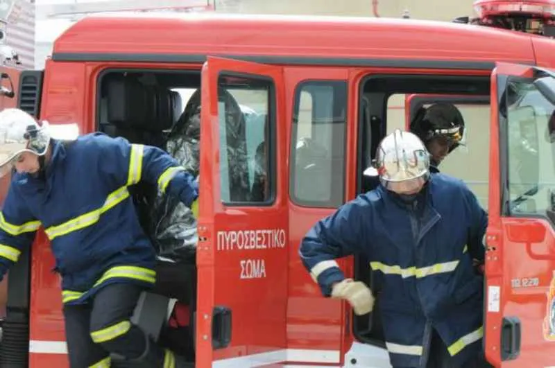 Ένα παιδί ανάμεσα στους 5 τραυματίες από πυρκαγιά σε διαμέρισμα την Καλλιθέα
