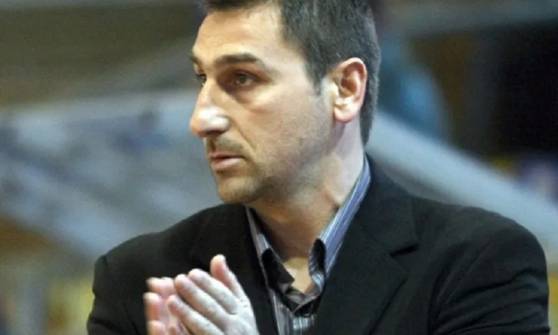Ο Μυκονιάτης και επίσημα στον πάγκο του Ρεθύμνου