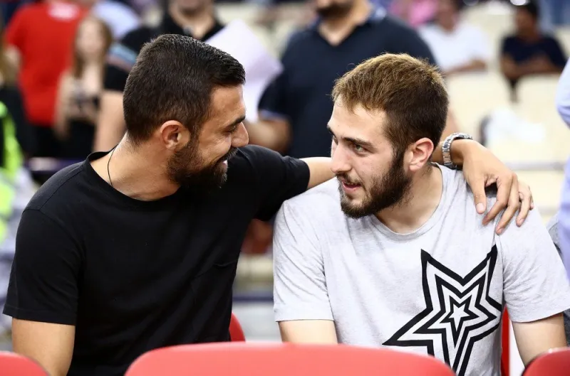 Είδαν το ντέρμπι οι Φορτούνης και Μανιάτης