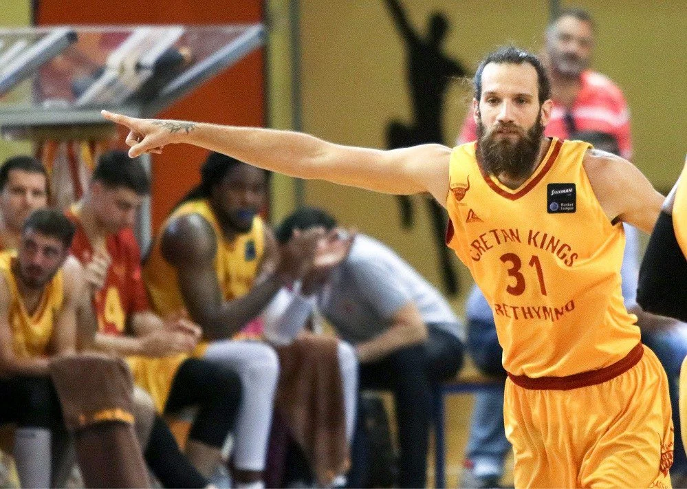 Ο Γιαννόπουλος φορά τα «κιτρινόμαυρα»