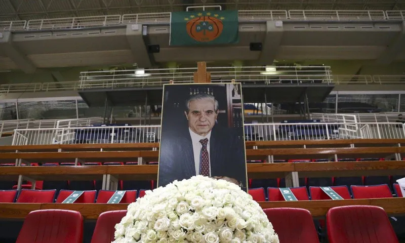 Ο Παύλος Γιαννακόπουλος στη... θέση του στο ΟΑΚΑ (pic)