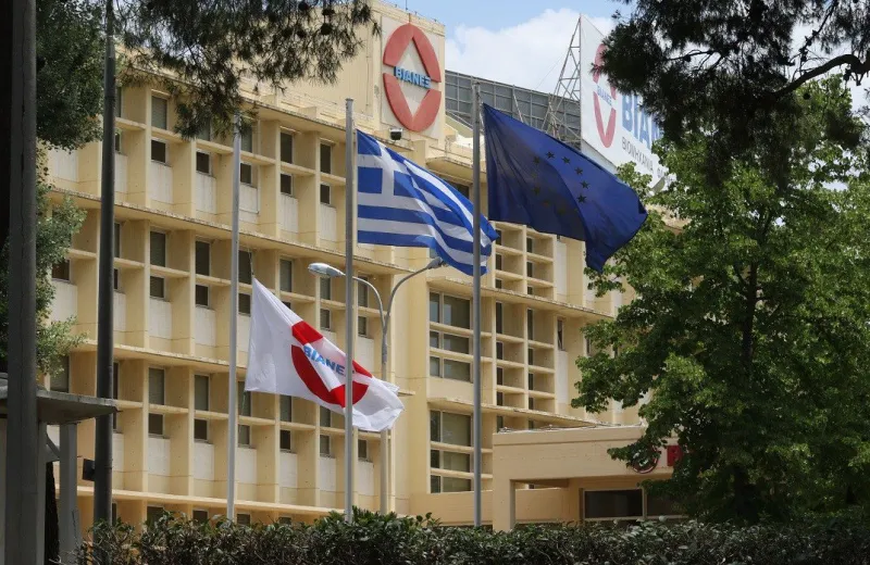 Μεσίστια η σημαία στη ΒΙΑΝΕΞ