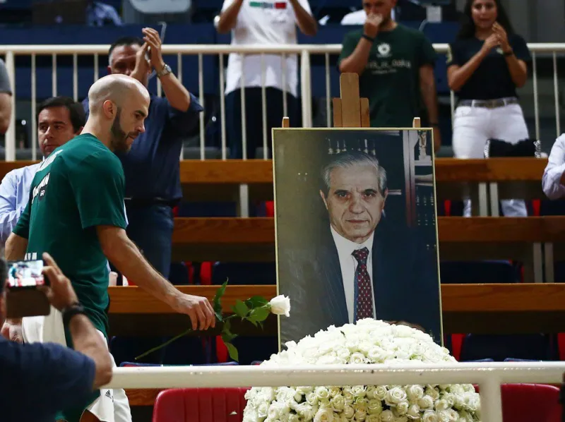 Ένα τριαντάφυλλο για τον Παύλο Γιαννακόπουλο