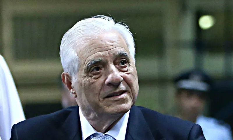 Σε λαϊκό προσκύνημα η σορός του Παύλου