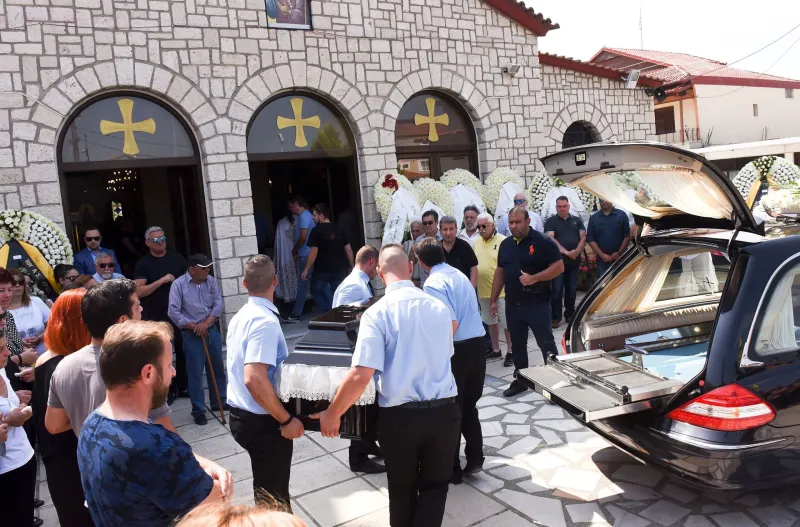 Η οικογένεια του Άρη αποχαιρέτησε τον Βασίλη Βουρτζούμη (pics)