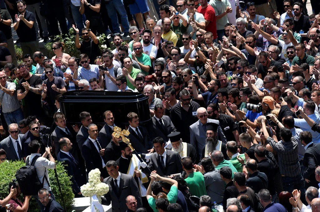 «Παύλος, θεός, ΑΘΑΝΑΤΟΣ» (pics)