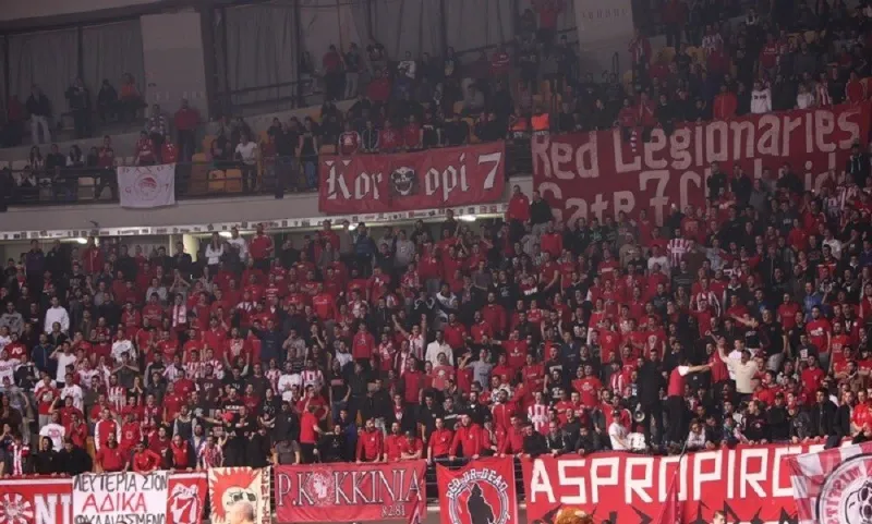 «Στηρίξτε μόνο με τη φωνή σας»