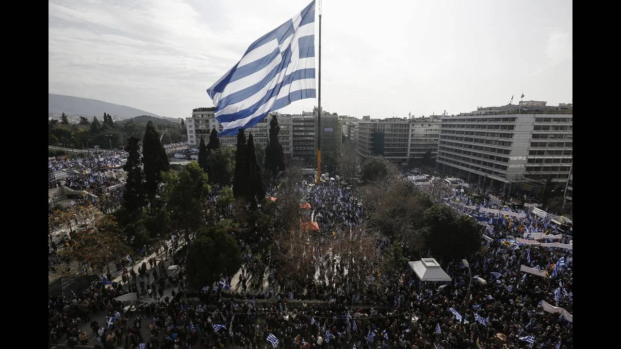 Ένταση στο συλλαλητήριο για τη Μακεδονία στο Σύνταγμα