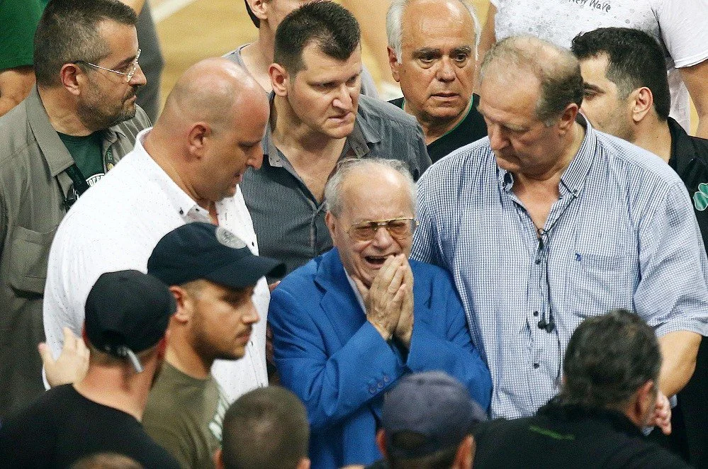 Ο Θανάσης Γιαννακόπουλος αφιέρωσε την κούπα στον Παύλο (pics-vid)