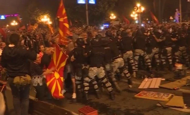 Επεισόδια στα Σκόπια για την υπογραφή της συμφωνίας