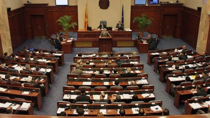 Πέρασε η συμφωνία από την Επιτροπή της Βουλής των Σκοπίων
