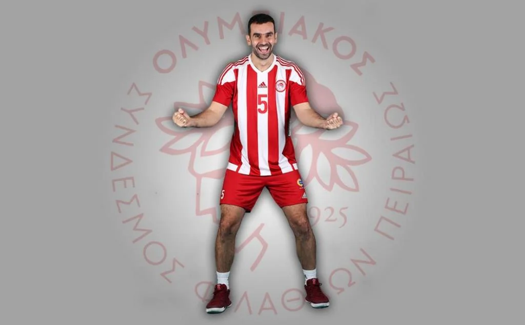 Έμεινε στον Ολυμπιακό ο Στιβαχτής