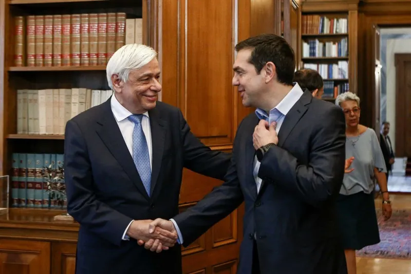 Τσίπρας σε Παυλόπουλο: «Δεν το γλιτώνω, θα φορέσω γραβάτα»