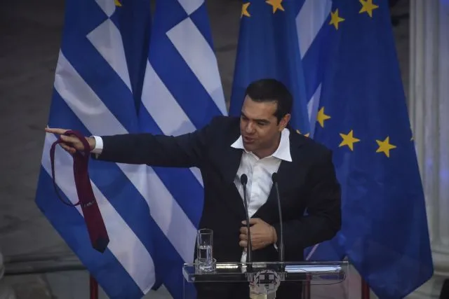 «Ο Τσίπρας επιτέλους φορά γραβάτα»: Ο διεθνής Τύπος για τη γραβάτα του Τσίπρα (vid)