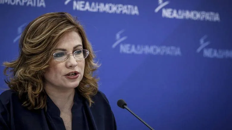 Πυρά Σπυράκη σε κυβέρνηση για παράτυπους μετανάστες και πρόσφυγες (vid)