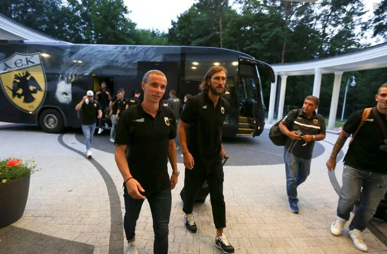 Έφτασε Κιέλτσε η ΑΕΚ (pics)