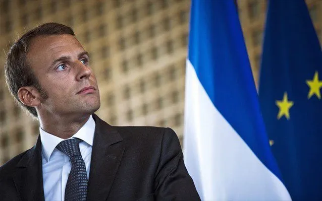 Υπό το βλέμμα του Μακρόν στη Ρωσία