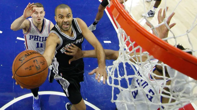 Ο Τόνι άφησε μόνο του τον Μανού (pics, vids)