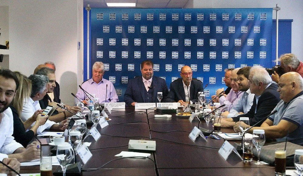 H Super League επικρατεί, η Fooball League…επαναστατεί!