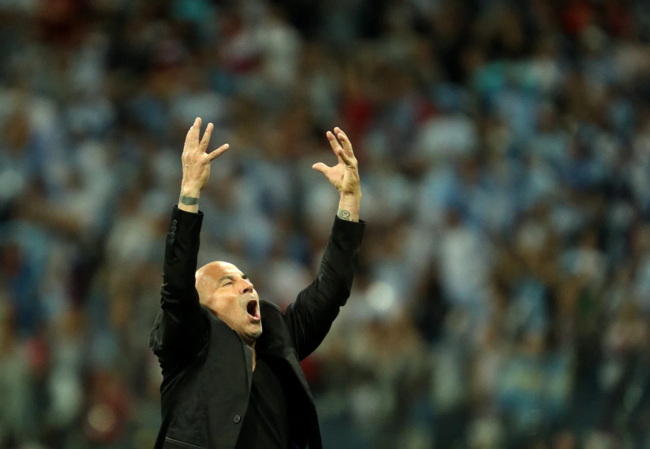 Olé: «Δεν φεύγει ο Σαμπάολι»