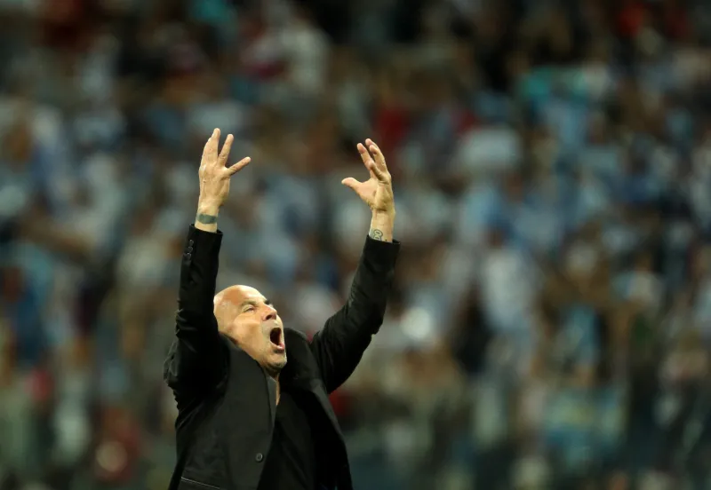 Olé: «Δεν φεύγει ο Σαμπάολι»