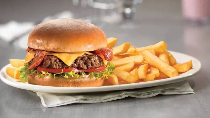 Δείτε πώς είναι ένα τσίζμπεργκερ των McDonald`s μετά από έξι χρόνια