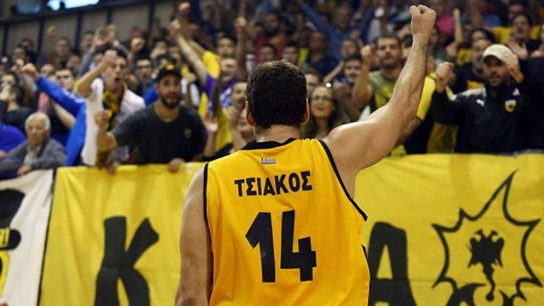 Από τη Δάφνη στον Κόροιβο ο Τσιάκος