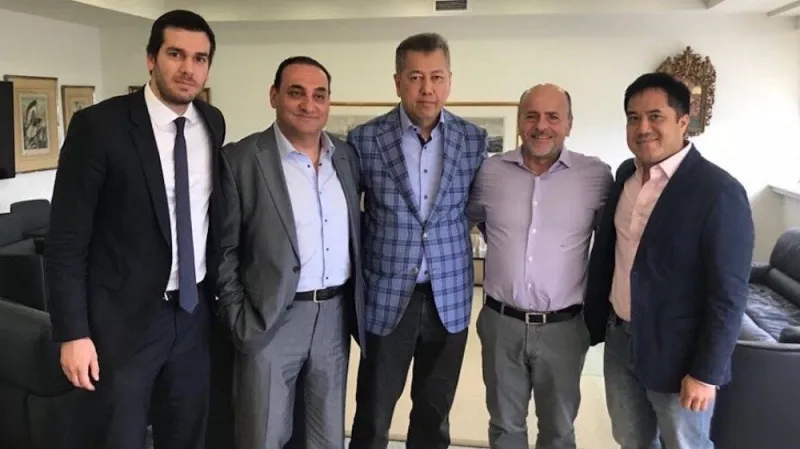Στην Αθήνα το… δεξί χέρι του Πιεμπονγκσάντ!