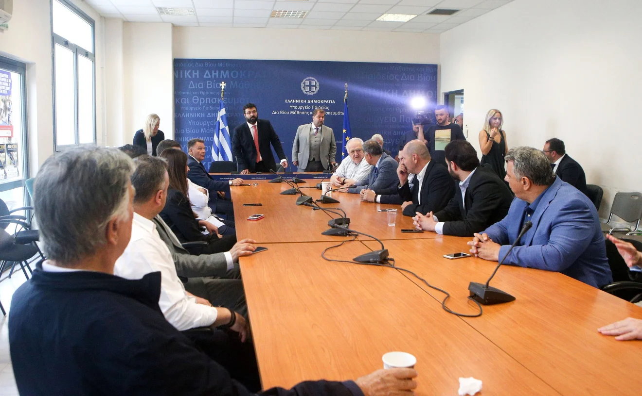 Βασιλειάδης σε Λίγκα: «12 ομάδες, ή... καλό καλοκαίρι» (pic)