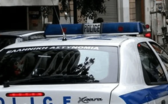Πάτρα: Άνδρας απειλεί να αυτοκτονήσει (vid)