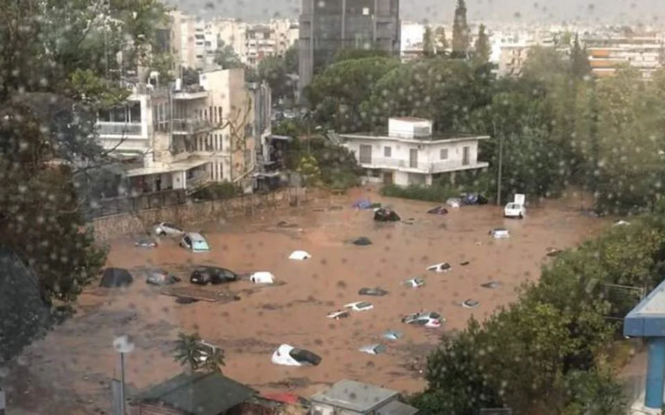 Πνίγονται τα Bόρεια προάστια  (pics&amp;vid)