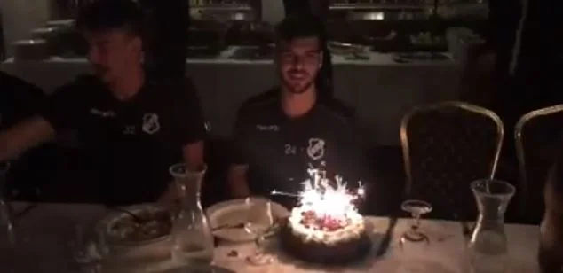 Τούρτα γενεθλίων στον ΟΦΗ (vid)