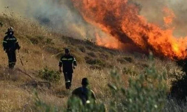 Υπό μερικό έλεγχο οι πυρκαγιές στη Ζάκυνθο
