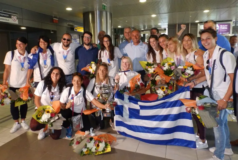 Επέστρεψε με την κούπα η εθνική μπιτς χάντμπολ (vid)