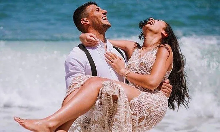 Μαζί με τον Καρέλη θα έρθει και η... Ισμήνη! (pics)