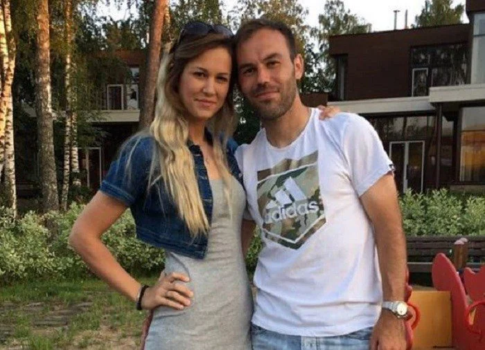 Δείτε την όμορφη σύζυγο του Νάτχο! (pics)