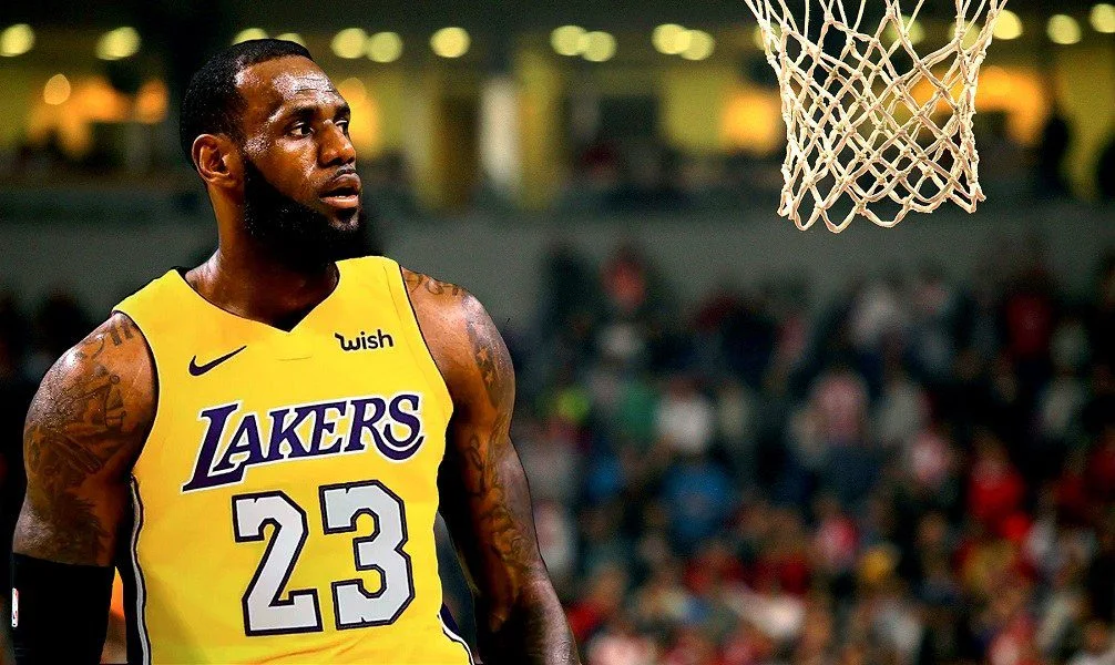 H πρεμιέρα στο NBA και το ντεμπούτο του ΛεΜπρόν