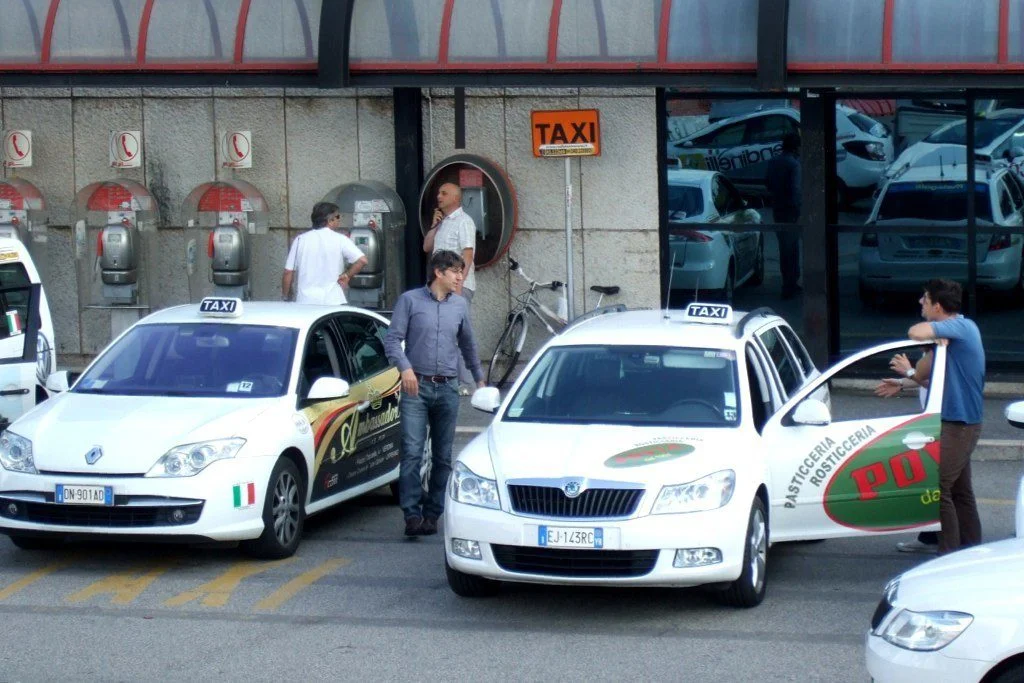 Ιταλία: Πρόστιμο στους ταξιτζήδες με...βερμούδα!