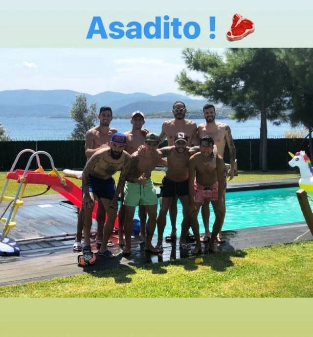 Μπάνιο και μπάρμπεκιου για τους Λατίνους του Αστέρα! (pics)