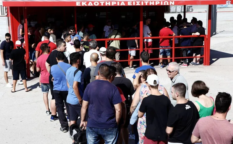 Oυρές στο Καραϊσκάκη για ένα εισιτήριο με την Μπέρνλι (pics)