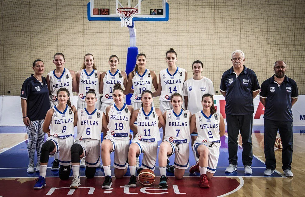 Κορασίδες έτοιμες για τους... τέσσερις